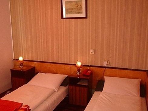 Karet Obiekt Hotelowy Skoczów Kültér fotó