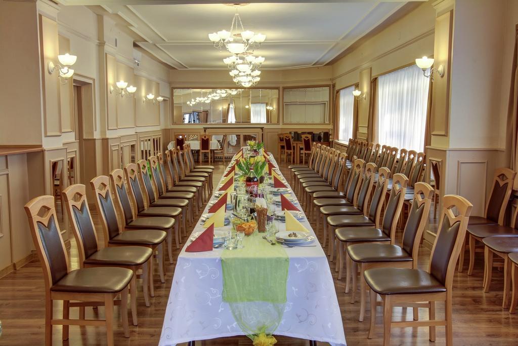 Karet Obiekt Hotelowy Skoczów Kültér fotó